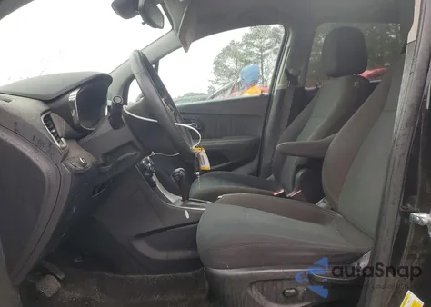 2020 Chevrolet Trax Ls z USA, uszkodzony, nr VIN KL7CJKSB4LB060745